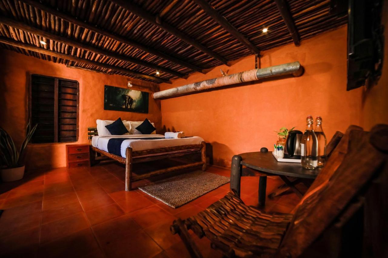 Golden Fern Resort Kanthalloor Buitenkant foto