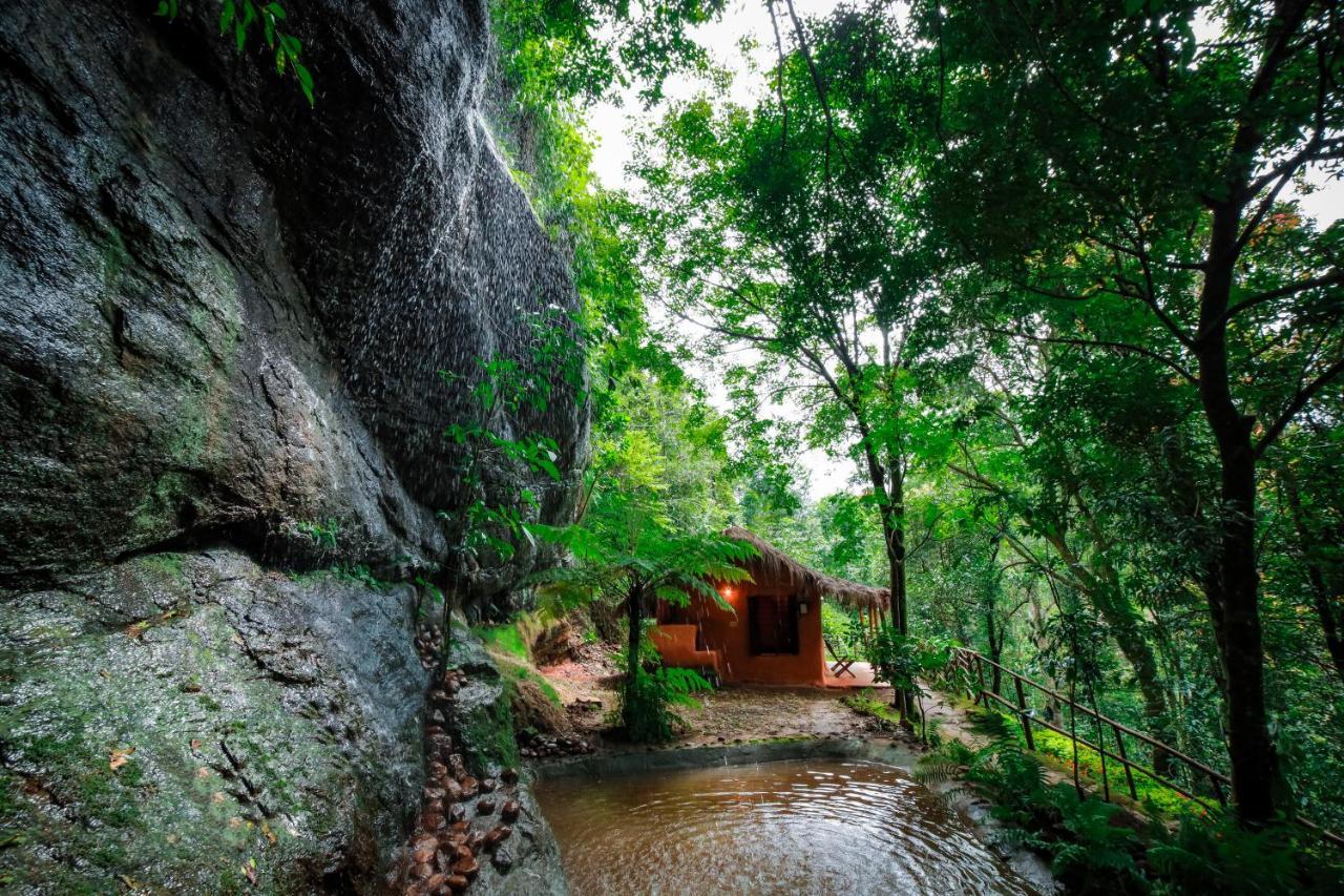 Golden Fern Resort Kanthalloor Buitenkant foto