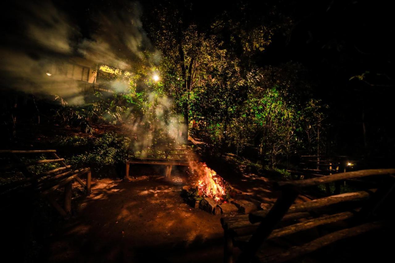 Golden Fern Resort Kanthalloor Buitenkant foto