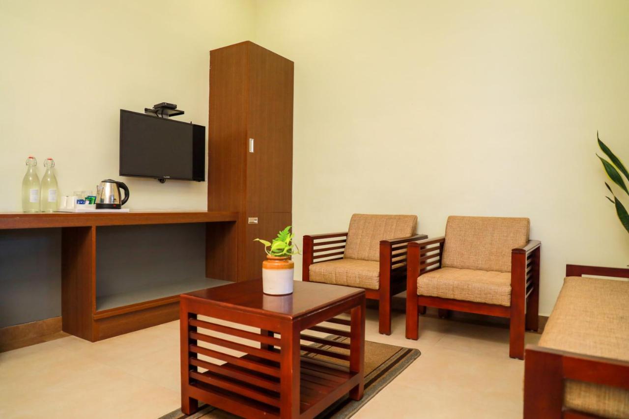 Golden Fern Resort Kanthalloor Buitenkant foto
